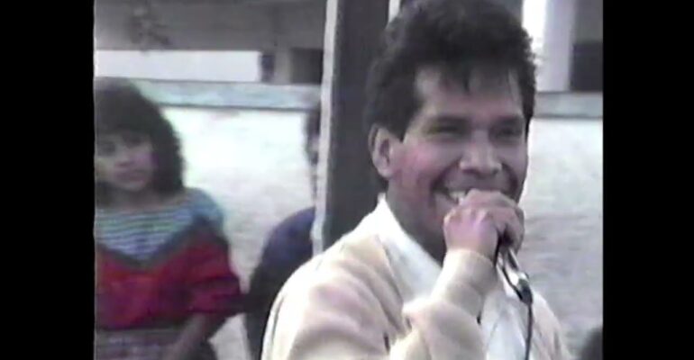 Ps Alonzo Orozco predicando en Parque de San Pedro