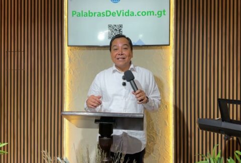 A Dios rogando y con el mazo dando – Pastor Luis Bravo